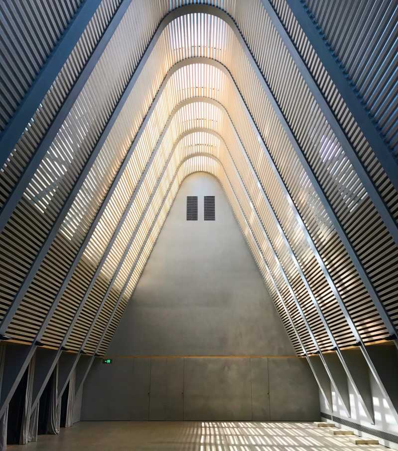 Πέρα από το&nbsp;Εμπόδιο